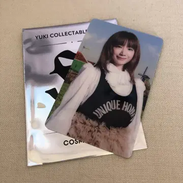 Yuki 컬렉터블 카드와 핀 배지 세트