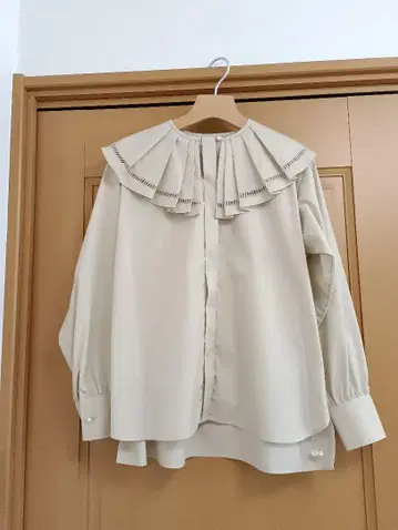 [ 미사용 새상품 ] 메종 에쉘 사다리 레이스 빅 칼라 셔츠 베이지