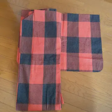 기모노 울 단의 빨간색