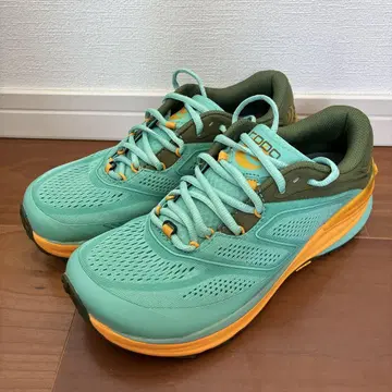 새상품 topo athletic ULTRAVENTURE2 23.5cm