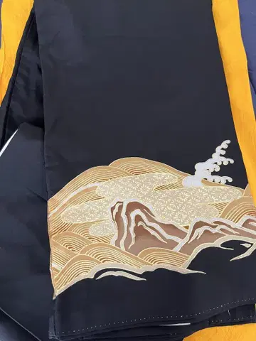 블랙 전통 예복 기모노 산과 새 자수