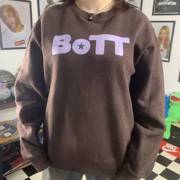 BOTT Star Logo crew neck