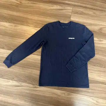 patagonia 네이비 긴팔 티셔츠