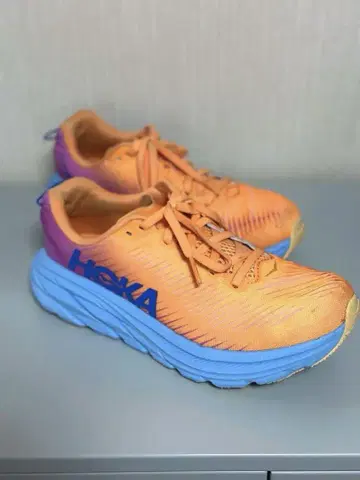 HOKA 스니커즈 24cm