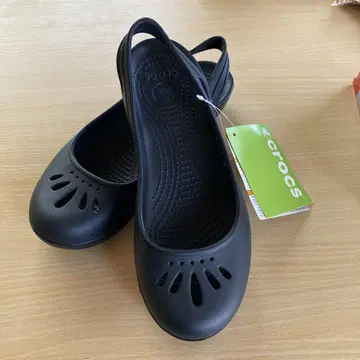 crocs 마린디 블랙 W8