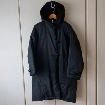 다운 블랙 코트