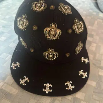 블랙 크라운 장식 캡