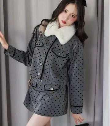 새상품 NICE CLAUP 카라 퍼 배색 자켓 미니 스커트