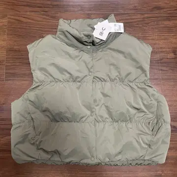 유니클로 C 다운 크롭 베스트 올리브 3XL 사이즈 UNIQLO