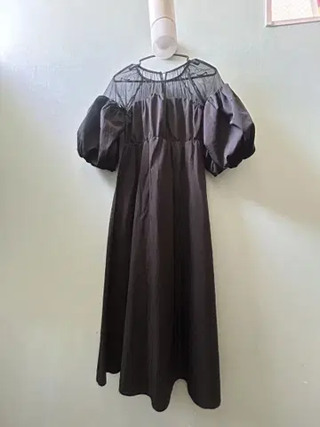 다크 브라운 퍼프 슬리브 롱 원피스