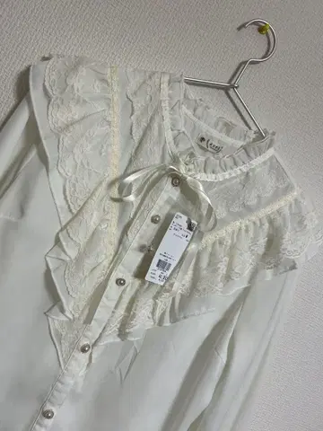 미사용 새상품 axes femme 앤티크풍 프릴 블라우스