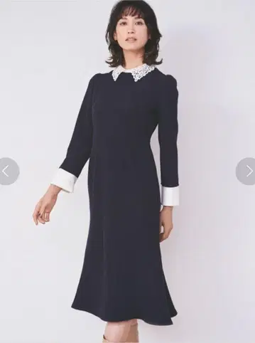 셀포드 34 레이스 카라 부착 네이비 A라인 원피스