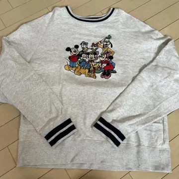 julidy x Disney x moussy 콜라보 맨투맨