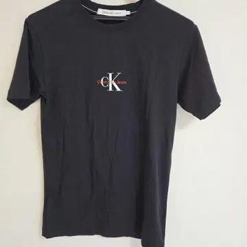 CALVIN KLEIN JEANS 티셔츠