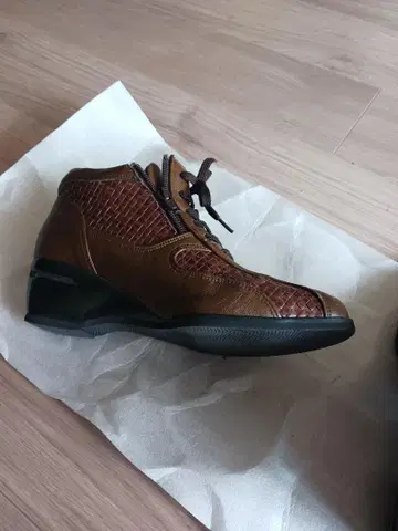 브라운 하이컷 신발