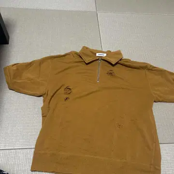 브라운 지퍼 피케 셔츠 데미지 있음