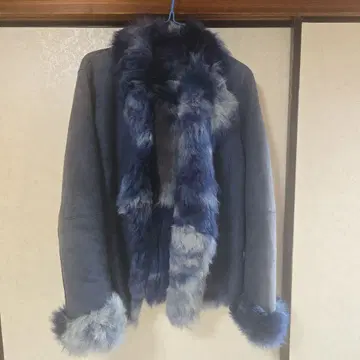 블루 계열 무스탕 코트 퍼 포함