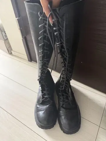 블랙 롱 부츠 레이스업