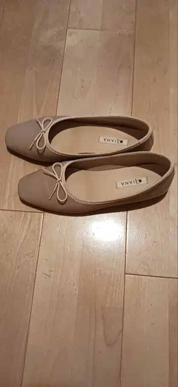 DIANA 플랫슈즈