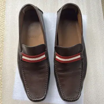BALLY 브라운 로퍼 스트라이프 악센트