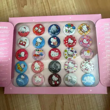 헬로키티 탄생 25주년 기념 프리미엄 배지 세트