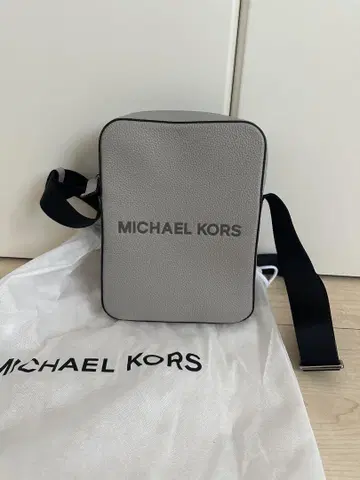 MICHAEL KORS 그레이 숄더백
