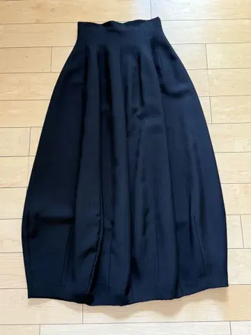 시빌라 롱 벌룬 스커트 블랙