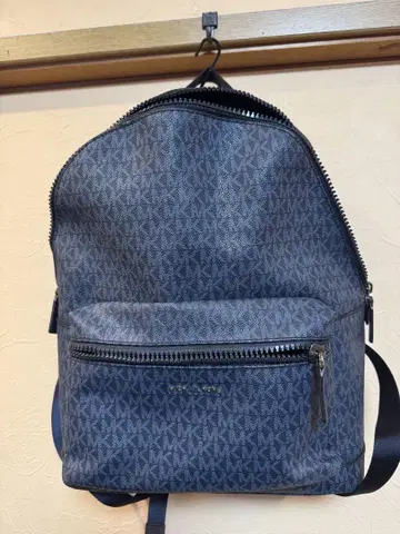 MICHAEL KORS 네이비 백팩