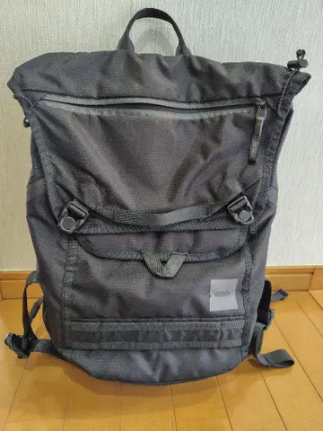 UNTRACK 블랙 백팩