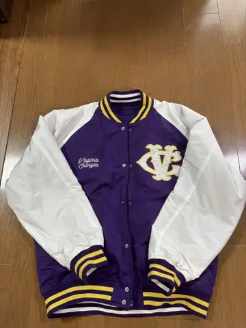 Virginia Orange 닮은 바시티 자켓