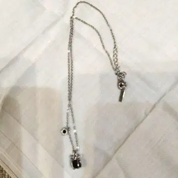 마리 퀀트 목걸이