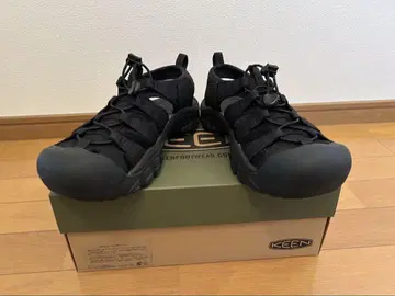 새상품급 KEEN 뉴포트H2 26.5cm 트리플 블랙