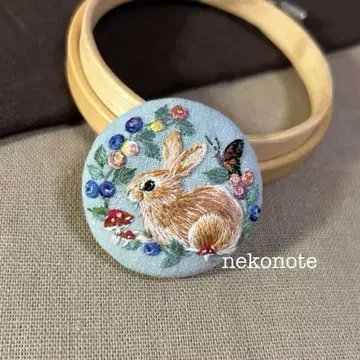 야생 토끼와 나비 자수 브로치 싸개 버튼(대)