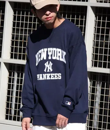 맨투맨 MLB 와펜 로고 빅 실루엣 풀오버 맨투맨