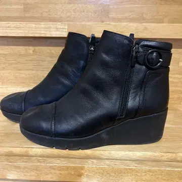 가죽 지퍼 부티 블랙