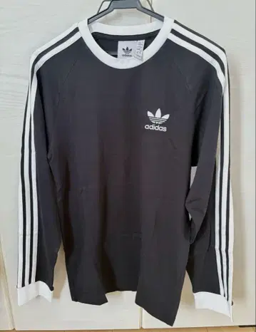 [ 미사용 새상품 ] adidas 블랙 긴팔 T셔츠