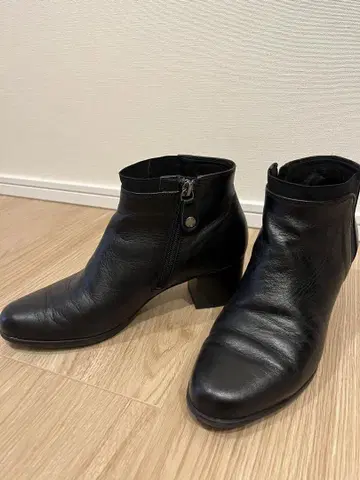 새상품급 천연 가죽 24.5cm GEOX 숏부츠 힐 5.5cm