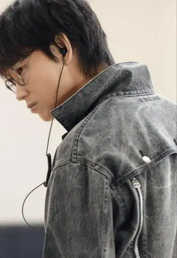 아야노 고 착용 존 로렌스 설리번 데님 자켓 ZiP