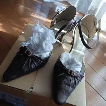다크 브라운 가죽 하이힐