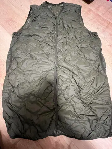 새상품급! 3L 올리브 그린 롱 다운 베스트 경량 가벼운 짙은 녹색 계열