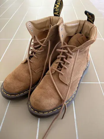 Dr. Martens 스웨이드 워크 부츠 베이지 사이즈 8