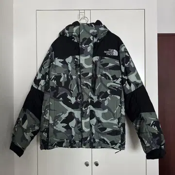 THE NORTH FACE 카모플라쥬 다운 자켓