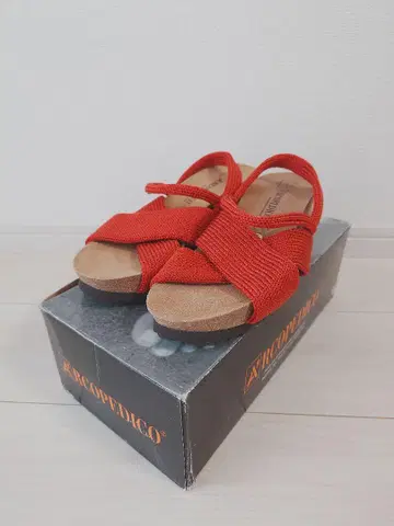 ARCOPEDICO 빨간색 크로스 스트랩 샌들