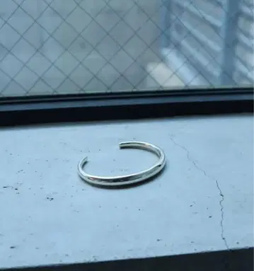 MB 아이템 OX JEWELRY Silver Curve Bangle