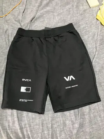 RVCA 블랙 숏팬츠