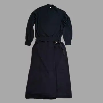 MACPHEE 맥피 투모로우랜드 네이비 니트 원피스 36