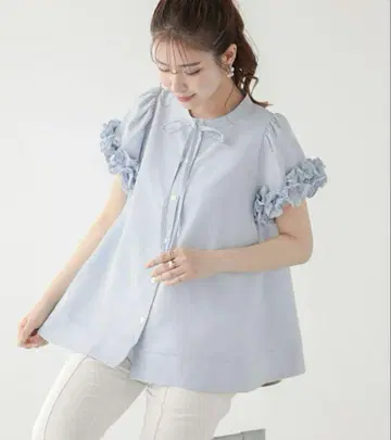 Fit more 핏모어 볼륨 프릴 하프 슬리브 스카이블루 F 사이즈