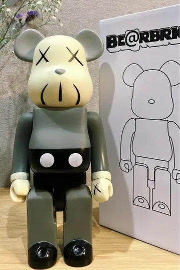 베어브릭 카우스 400%