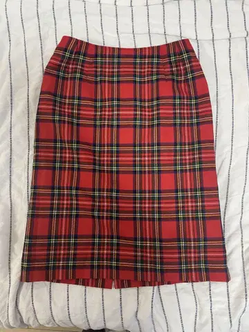 요크랜드 빨간색 체크 타탄 체크 무릎 기장 스커트