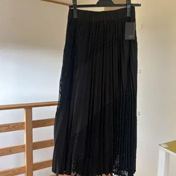YAMADA Aga 블랙 플리츠 스커트